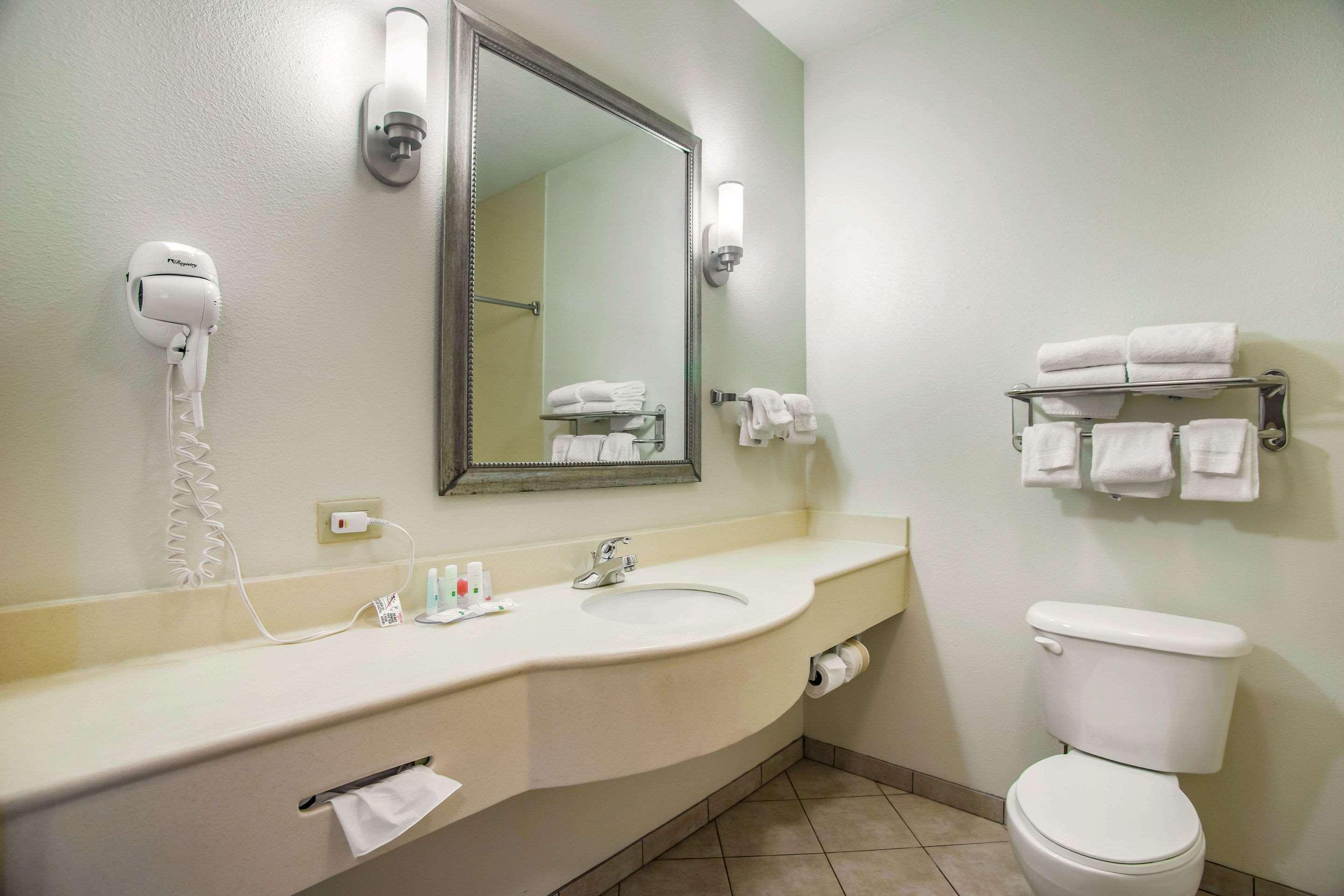 Quality Inn Parsons North Экстерьер фото