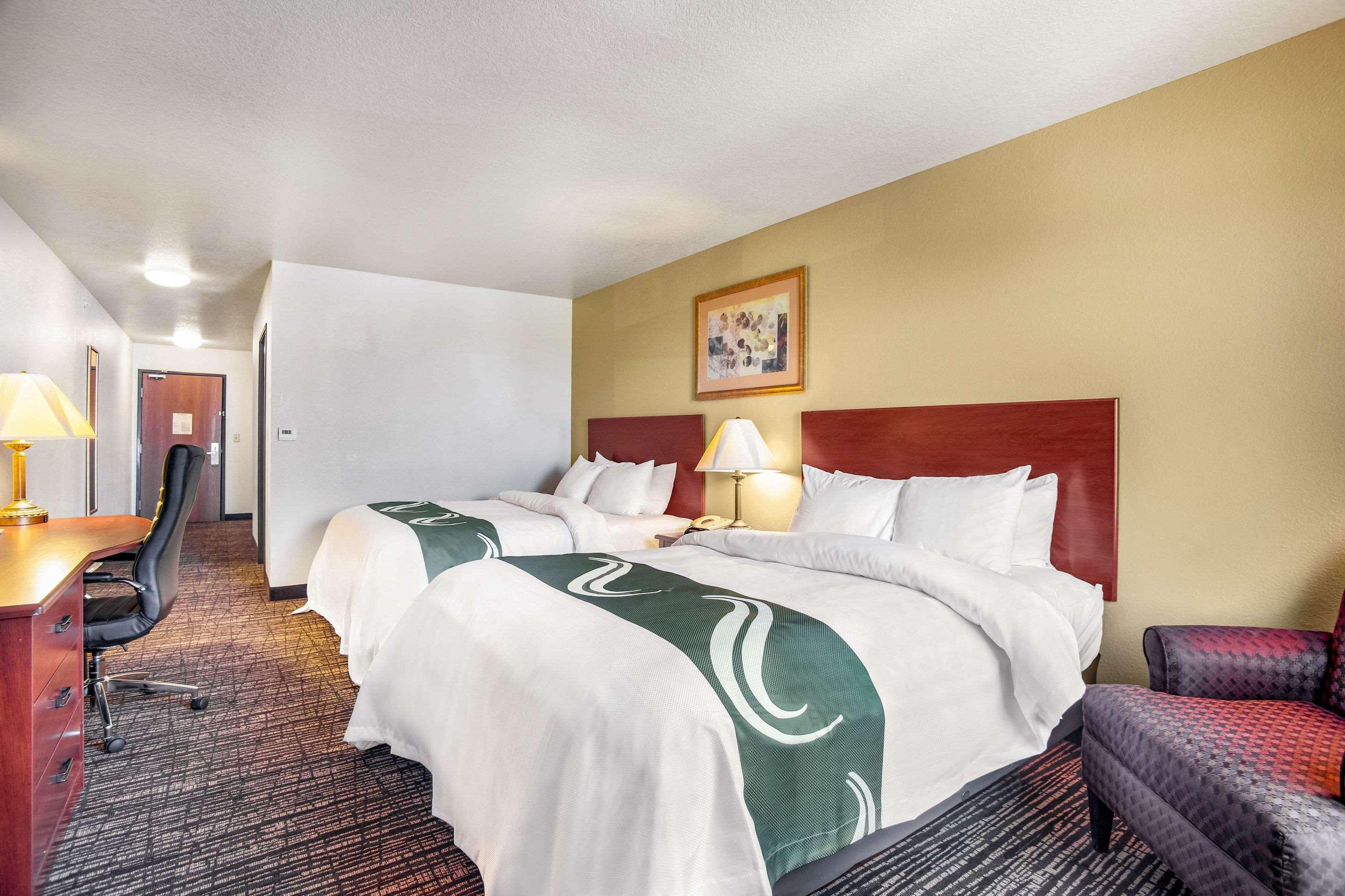 Quality Inn Parsons North Экстерьер фото