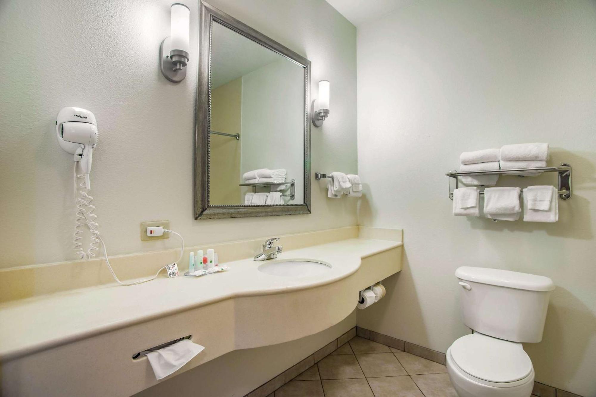 Quality Inn Parsons North Экстерьер фото