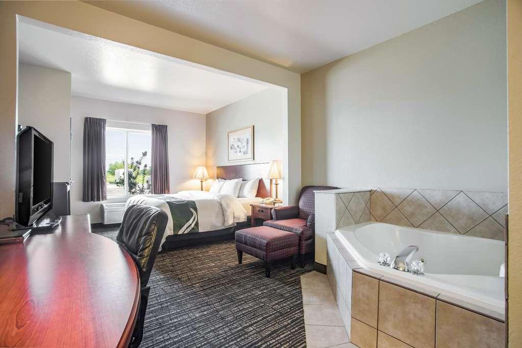 Quality Inn Parsons North Номер фото