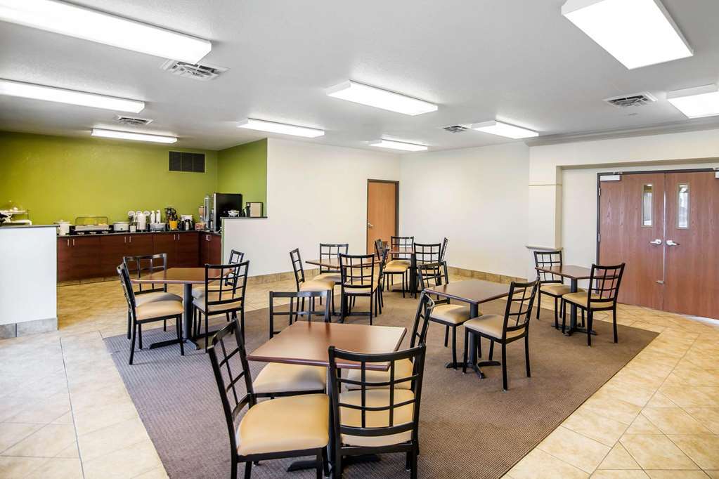 Quality Inn Parsons North Ресторан фото