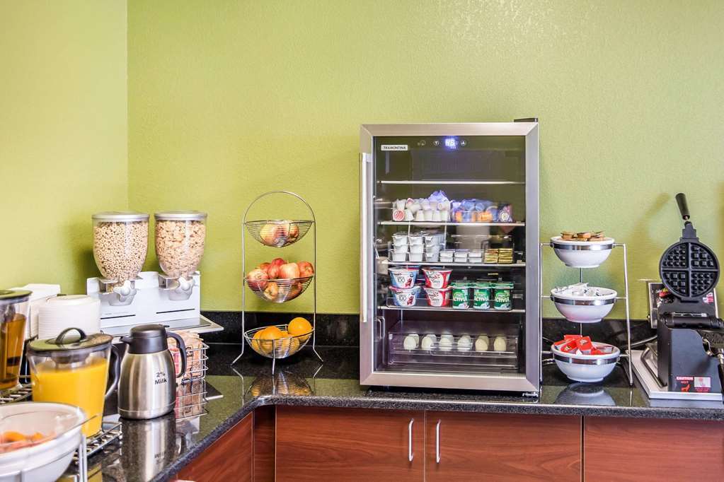 Quality Inn Parsons North Ресторан фото